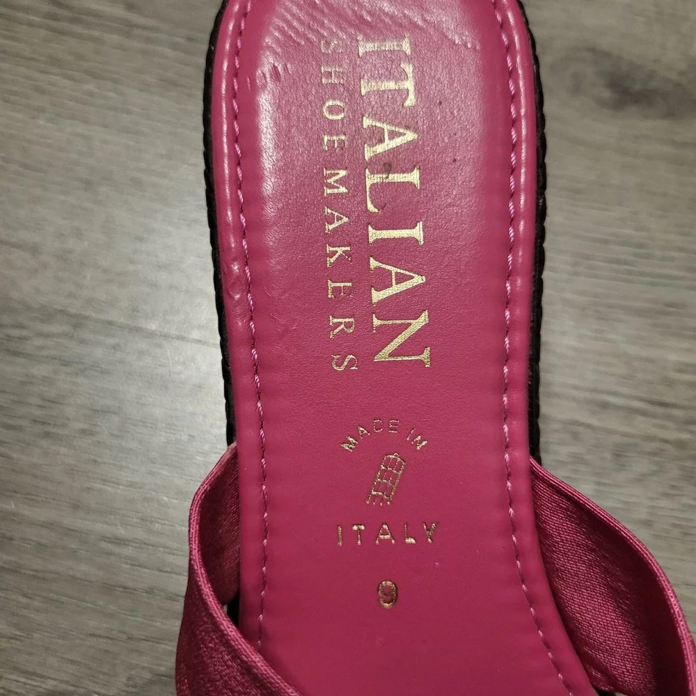 Italian Shoemakers Pink Wedge Sandals Womens 9 Made in Italy Fuchsia Slides